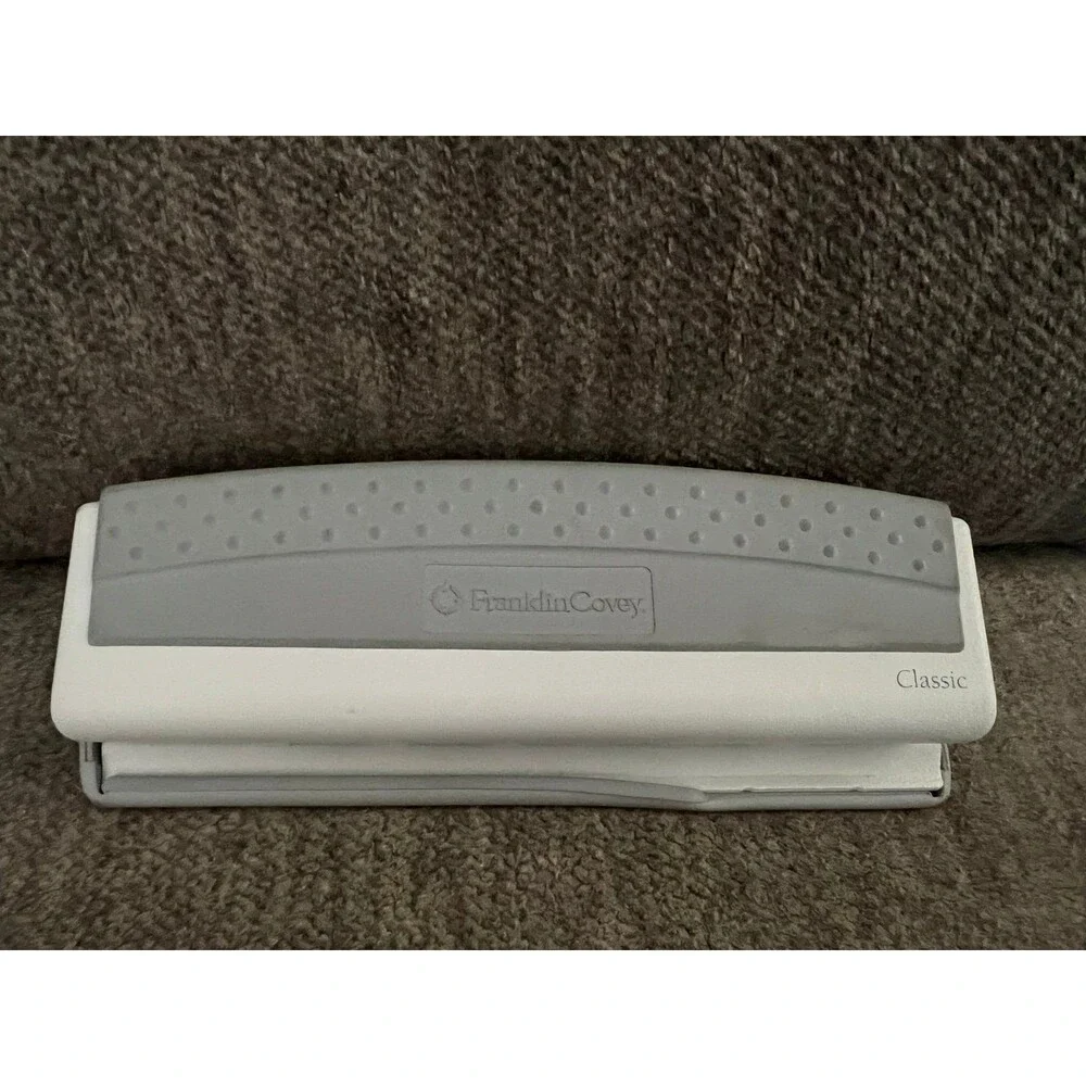 FranklinCovey Classic 7-Hole Paper Punch - EUC